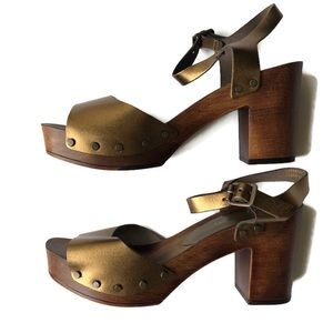 A. Giannetti SZ 7 Platform Gold Clog Sandals NEW